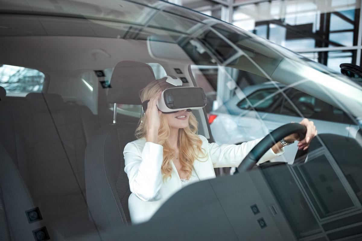 Augmented Reality in the Car: Next Level Navigation and Entertainment